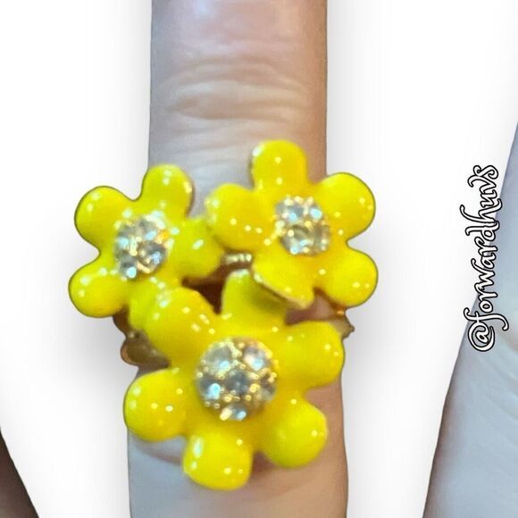 Bundle Sale 3 for $15 | Enamel Flower Ring | Rhinestones | Size 7 - Picture 4 of 11